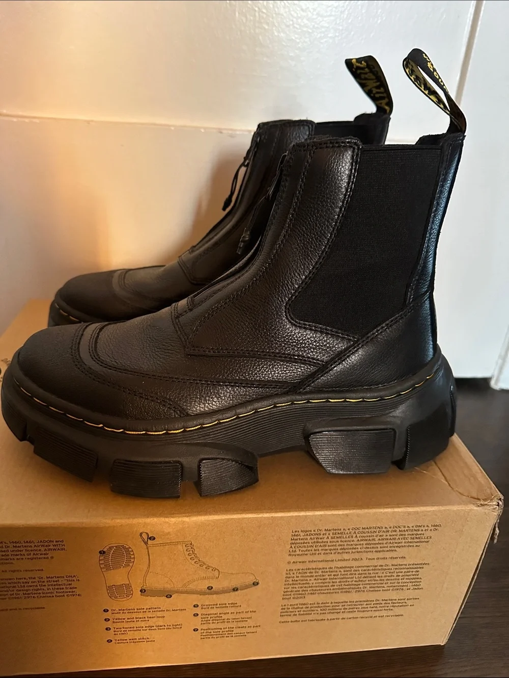 Dr. Martens DMXL Zip  Black Front-Zip Chelsea Boots Womens 8 Men’s 7